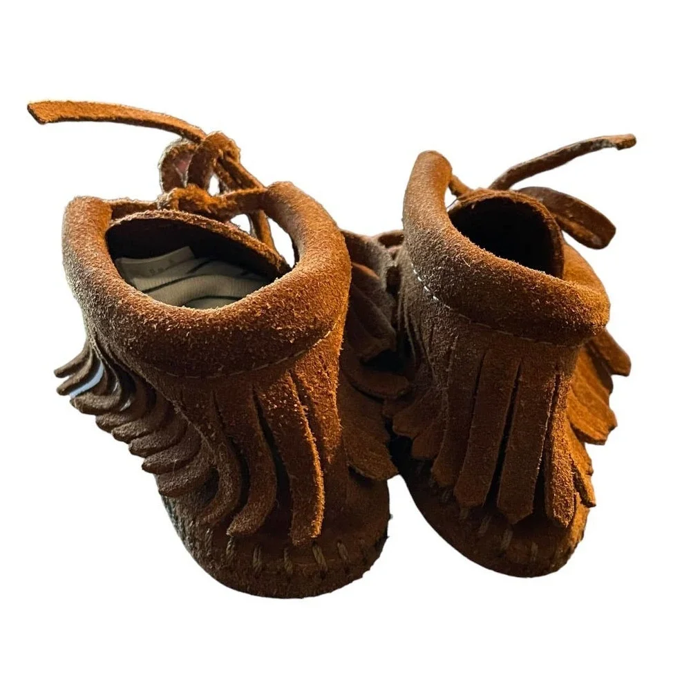 Minnetonka Classic Fringe Bootie Sz 2